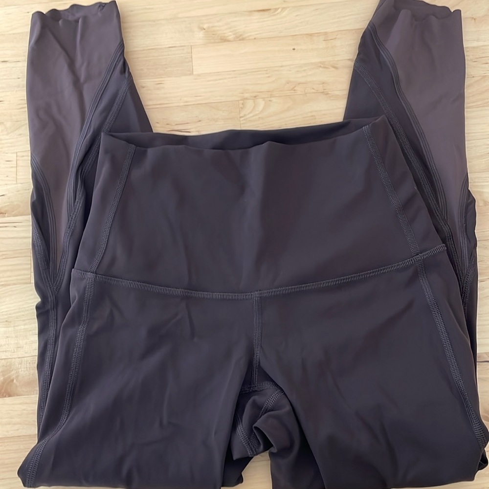 EUC LULULEMON Wunder Under High-Rise Crop 23" Scallop Luxtreme French Size 4